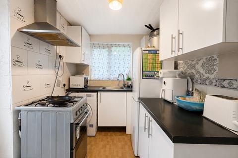 3 bedroom semi-detached house to rent, 3 Bed Semi-Detached, Chairborough Rd, High Wycombe, Buckinghamshire, HP12 3HN
