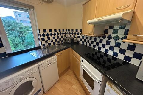 2 bedroom flat to rent, Abbey Lane, Abbeyhill, Edinburgh, EH8