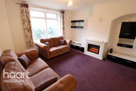 3 bedroom end of terrace house to rent, Lodge Avenue, Dagenham