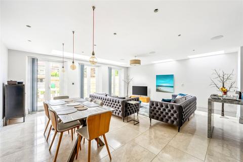 6 bedroom detached house to rent, Lawn Crescent, Richmond, TW9