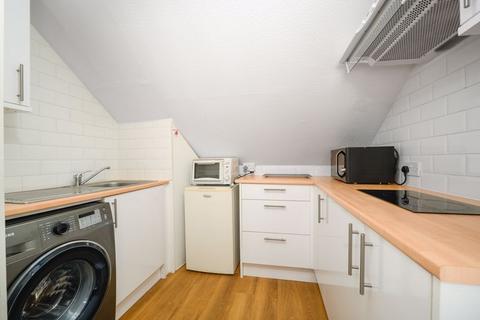 1 bedroom apartment to rent, Hersham Road, Walton-On-Thames