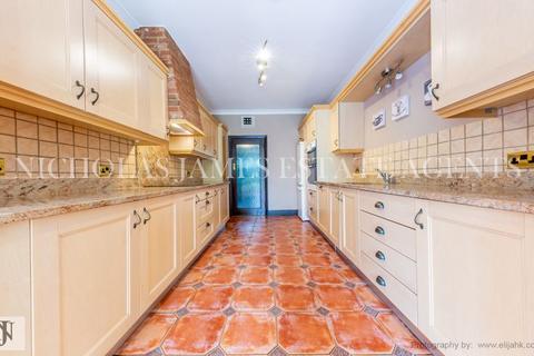 undefined, Bourne Avenue, Southgate, London N14