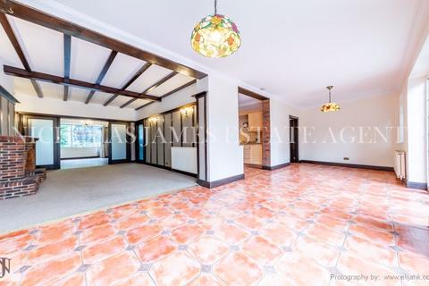 undefined, Bourne Avenue, Southgate, London N14