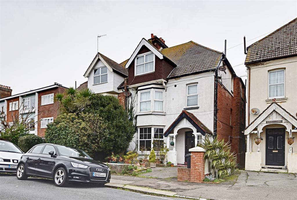 Jameson Road, BexhillOnSea 2 bed flat £199,950