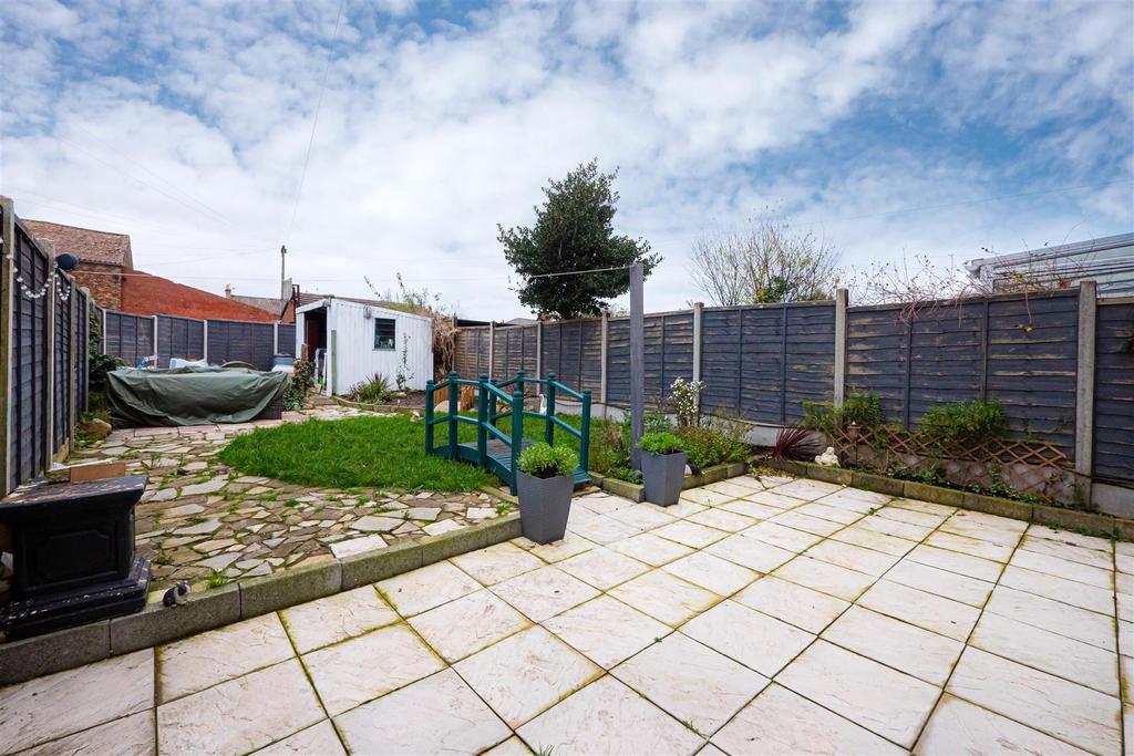 Football Green, Hornsea 4 bed semidetached house £175,000