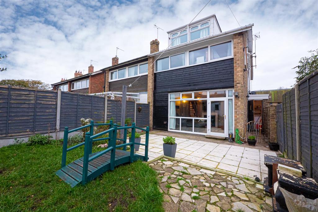 Football Green, Hornsea 4 bed semidetached house £175,000