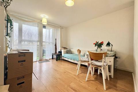 undefined, Langhorn Drive, Twickenham, TW2