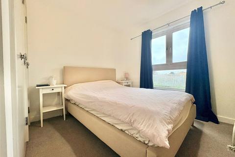 undefined, Langhorn Drive, Twickenham, TW2