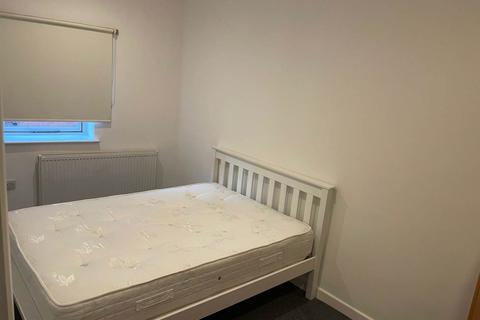 3 bedroom flat to rent, Streathbourne Road, Tooting Bec