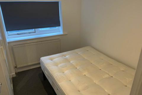 3 bedroom flat to rent, Streathbourne Road, Tooting Bec