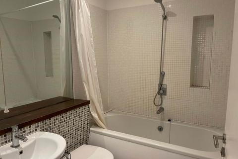 3 bedroom flat to rent, Streathbourne Road, Tooting Bec