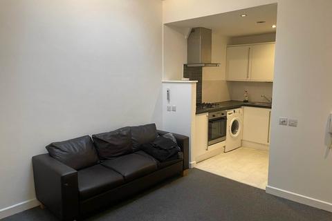 3 bedroom flat to rent, Streathbourne Road, Tooting Bec