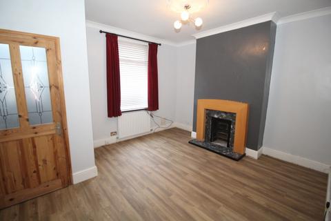 2 bedroom terraced house to rent, Centre Street, Hemsworth