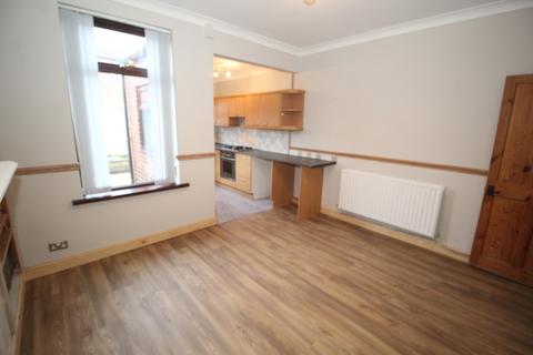 2 bedroom terraced house to rent, Centre Street, Hemsworth