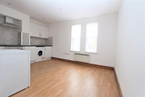 Studio to rent, High Road, Wood Green N22