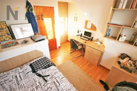 4 bedroom terraced house to rent - Burley Lodge Terrace, Leeds, LS6 1QA