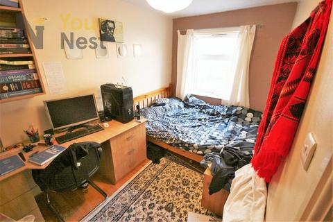 4 bedroom terraced house to rent - Burley Lodge Terrace, Leeds, LS6 1QA