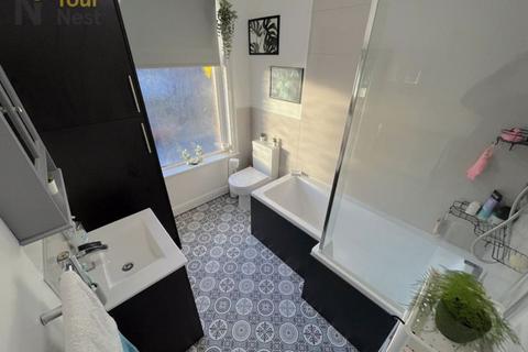 4 bedroom terraced house to rent, Trelawn Place, Headingley, LS6 3JP