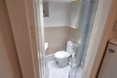 4 bedroom terraced house to rent, Trelawn Place, Headingley, LS6 3JP