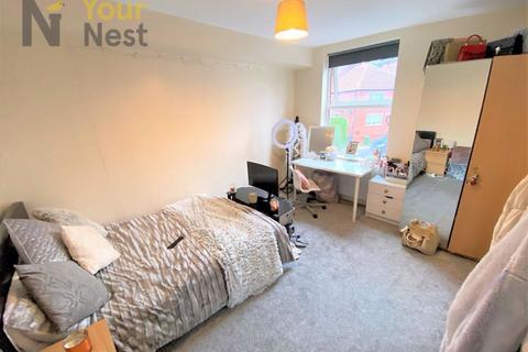 3 bedroom terraced house to rent, Beechwood Mount, Burley, Leeds, LS4 2NQ