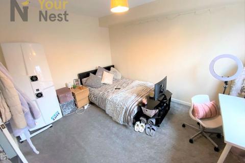 3 bedroom terraced house to rent, Beechwood Mount, Burley, Leeds, LS4 2NQ