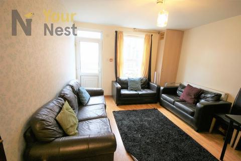 6 bedroom terraced house to rent, Thornville Crescent, Hyde Park, LS6 1JL