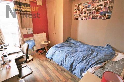 6 bedroom terraced house to rent, Thornville Terrace, Hyde Park, LS6 1JT