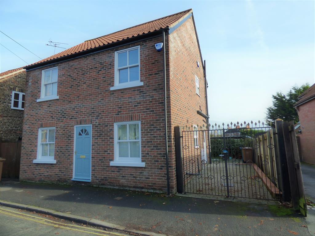 Queensgate, Beverley, HU17 8NJ 3 bed detached house £250,000