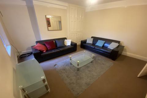 3 bedroom end of terrace house to rent, Broadgate, Beeston, NG9 2GG