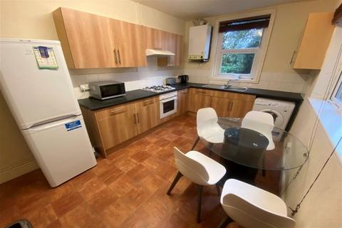3 bedroom end of terrace house to rent, Broadgate, Beeston, NG9 2GG