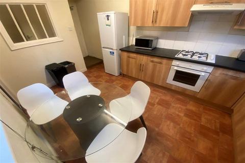 3 bedroom end of terrace house to rent, Broadgate, Beeston, NG9 2GG