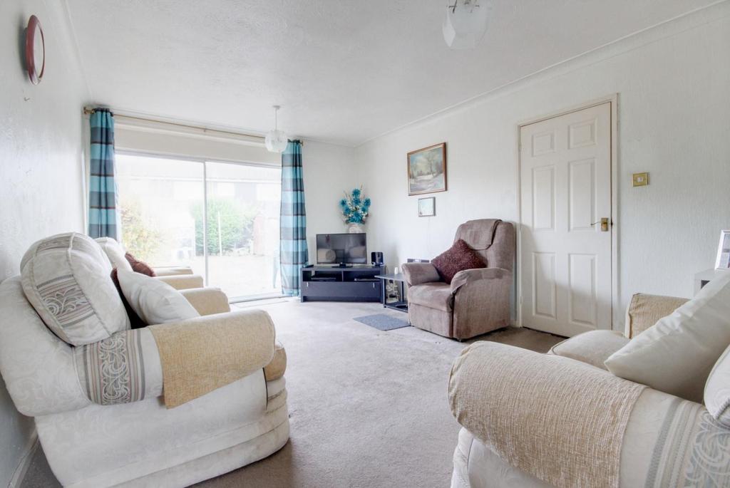 Hamilton Drive, Harold Wood, Romford, RM3 3 bed end of terrace house