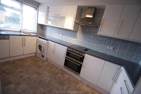 3 bedroom terraced house to rent, Firfield Road, Benfleet SS7