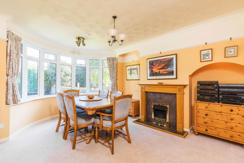 Willowbed Drive, Chichester 3 bed semidetached house £475,000