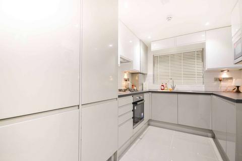 4 bedroom terraced house to rent, Canterbury Place, Elephant and Castle, London