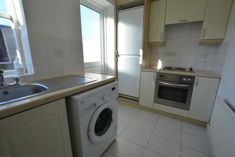 2 bedroom terraced house to rent, Farm Close, Borehamwood