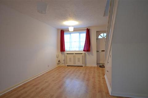 2 bedroom terraced house to rent, Farm Close, Borehamwood