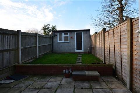 2 bedroom terraced house to rent, Farm Close, Borehamwood