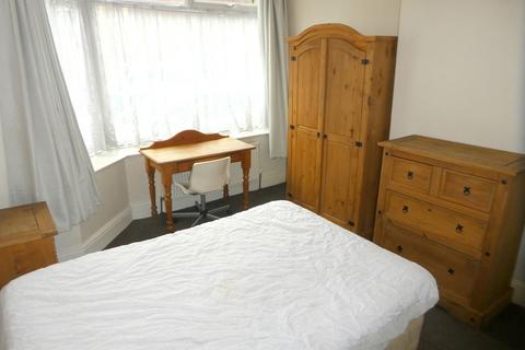 4 bedroom terraced house to rent, Oxney Road, Rusholme, Manchester