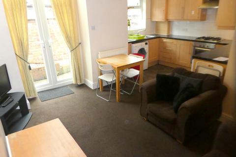 4 bedroom terraced house to rent, Oxney Road, Rusholme, Manchester