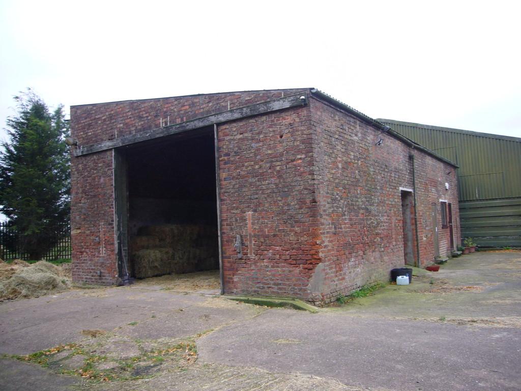 Bridge Farm, Moor Road, Rawcliffe Bridge, Goole, DN14 8PT 5 bed farm