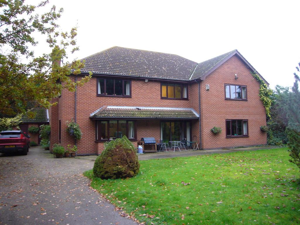 The Farmhouse, Moor Road, Rawcliffe Bridge, Goole, DN14 8PT 5 bed farm