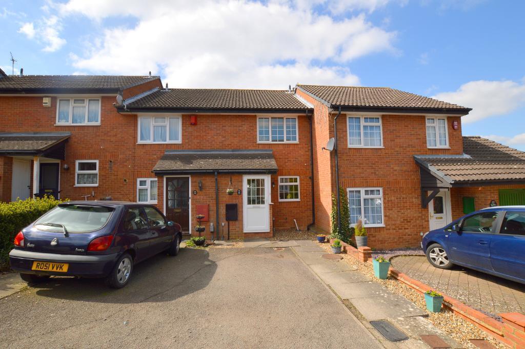 Heron Drive, Luton, Bedfordshire, LU2 7LZ 2 bed terraced house £875