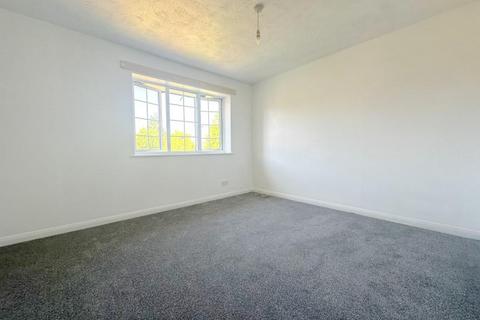 2 bedroom terraced house to rent, Heron Drive, Bushmead, Luton, LU2 7LZ