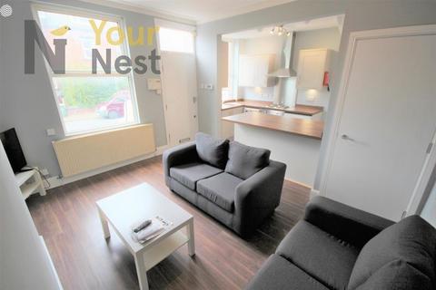 4 bedroom terraced house to rent - Beechwood Street, Burley, Leeds, LS4 2LX