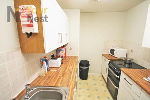 3 bedroom apartment to rent, 4B Hollybank, Headingley, Leeds LS6 4DJ