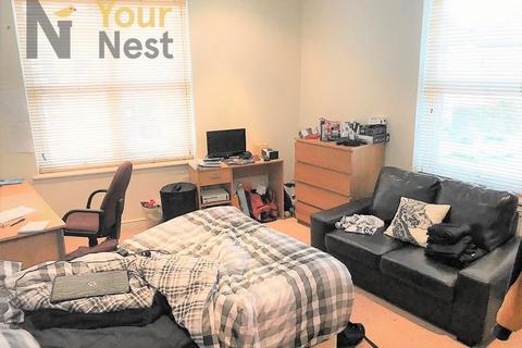 5 bedroom semi-detached house to rent, Headingley Mount, Leeds, LS6 3EL