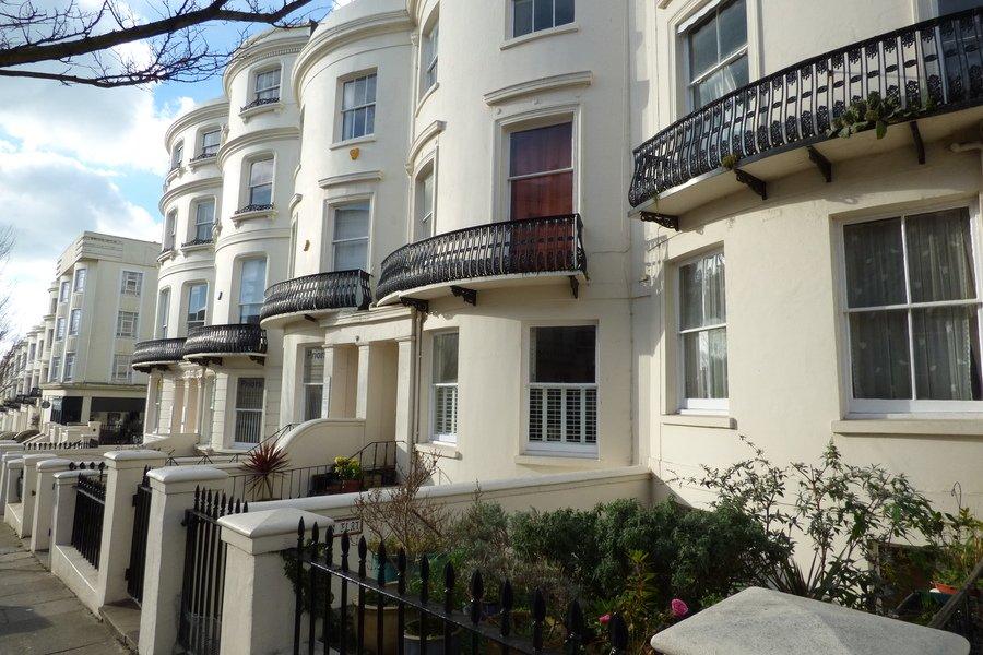 Lansdowne Place, Hove, BN3 1FL 2 bed flat £1,250 pcm (£288 pw)