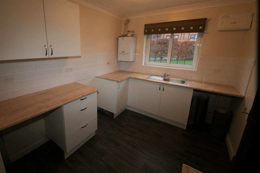 Bridgeside, Deal CT14 2 bed end of terrace house £775 pcm (£179 pw)