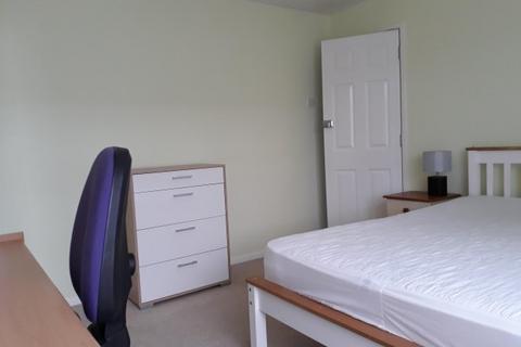 4 bedroom house share to rent, Long Meadow Way